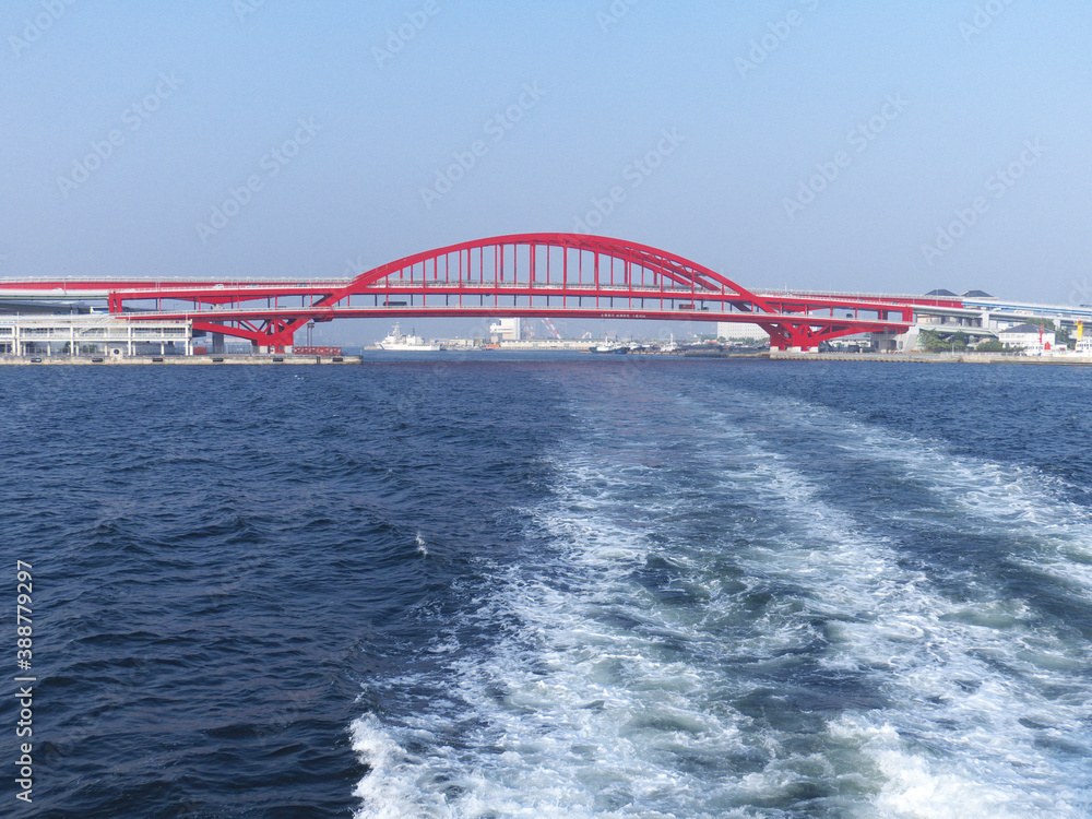 Obraz premium 船上からの神戸大橋