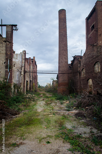 Scorcio della fabbrica abbandonata ex Montevivo a Empoli con una ciminiera che si staglia nel cielo nuvoloso photo