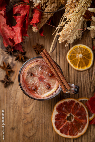 Mulled wine with red wine, orange and spices 