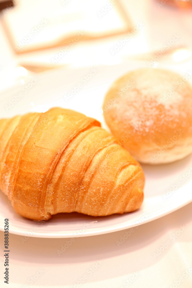 パンと皿 パンと皿