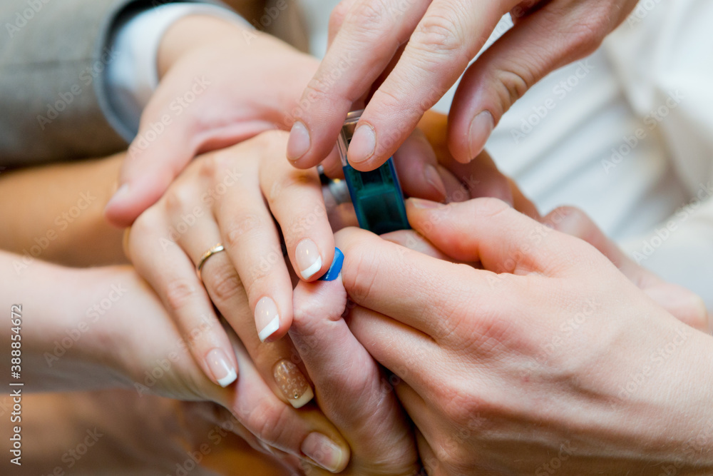 holding hands is easier to succeed holding hands is easier to succeed