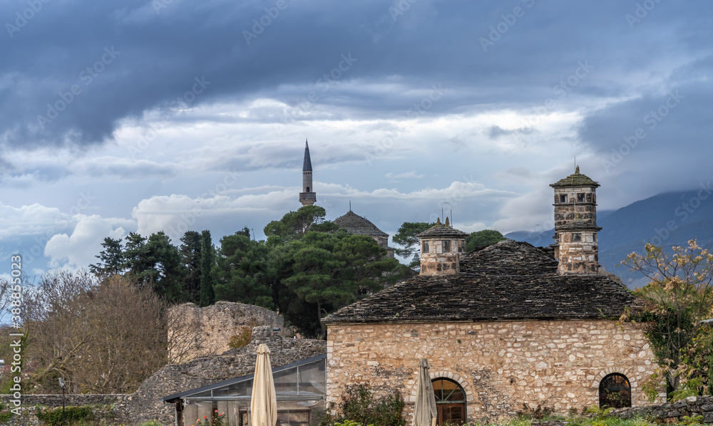 Obraz premium Ruins of the Ioannina (Yannena) castle, capital and largest city of Epirus in north-western Greece.