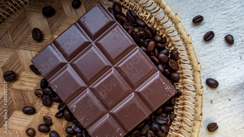 Obraz na płótnie Photo of chocolate bar, coffee beans w salonie
