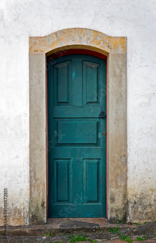 Ancient colonial door in Ouro Preto, Brazil  © Wagner Campelo