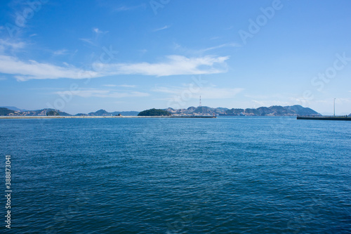 青い海と青い空