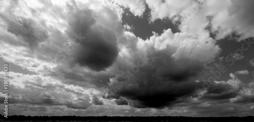 Tableau sur toile Black and white clouds