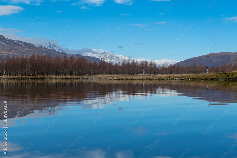 Autumn scenery photography picture of snow-capped mountains, forests and lakes