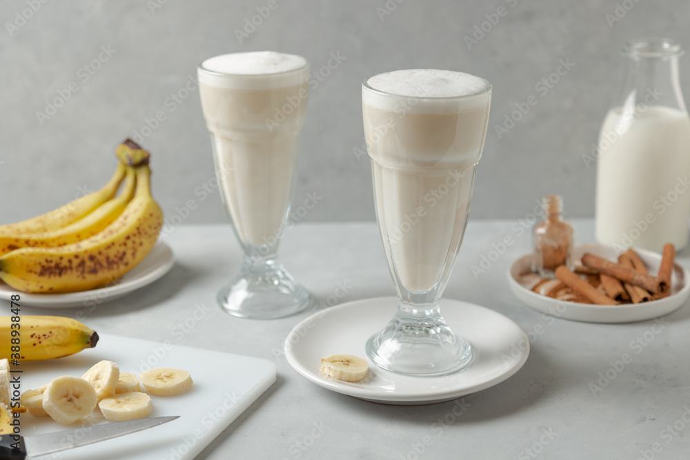 banana smoothie banana smoothie