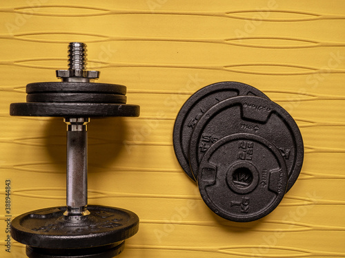 trainning safe fitness exercise at home during the pandemic covid-19