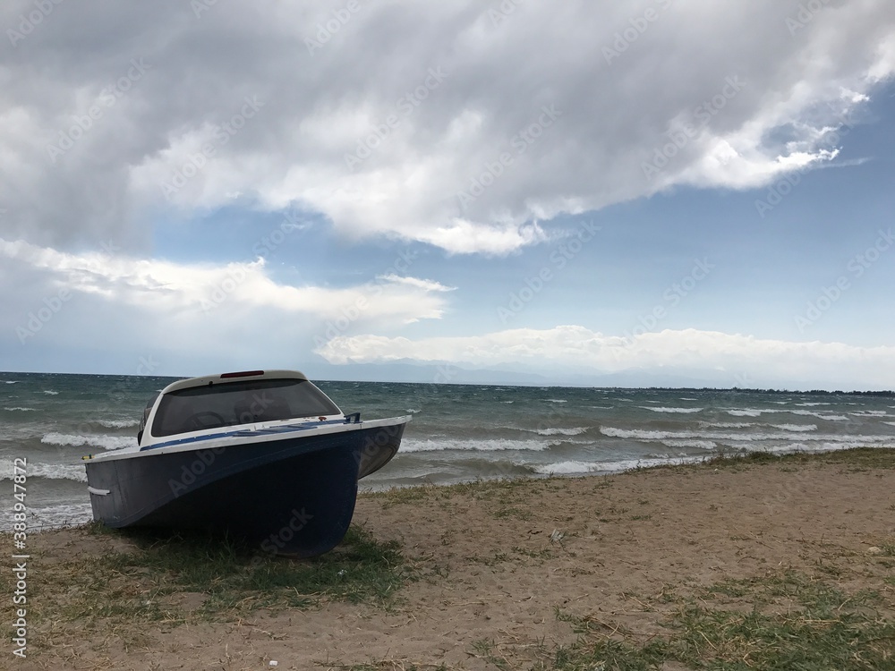 Naklejka premium boat on the beach