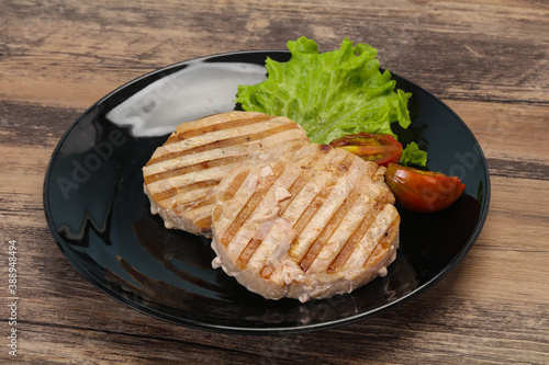 Grilled tuna steak with kumato