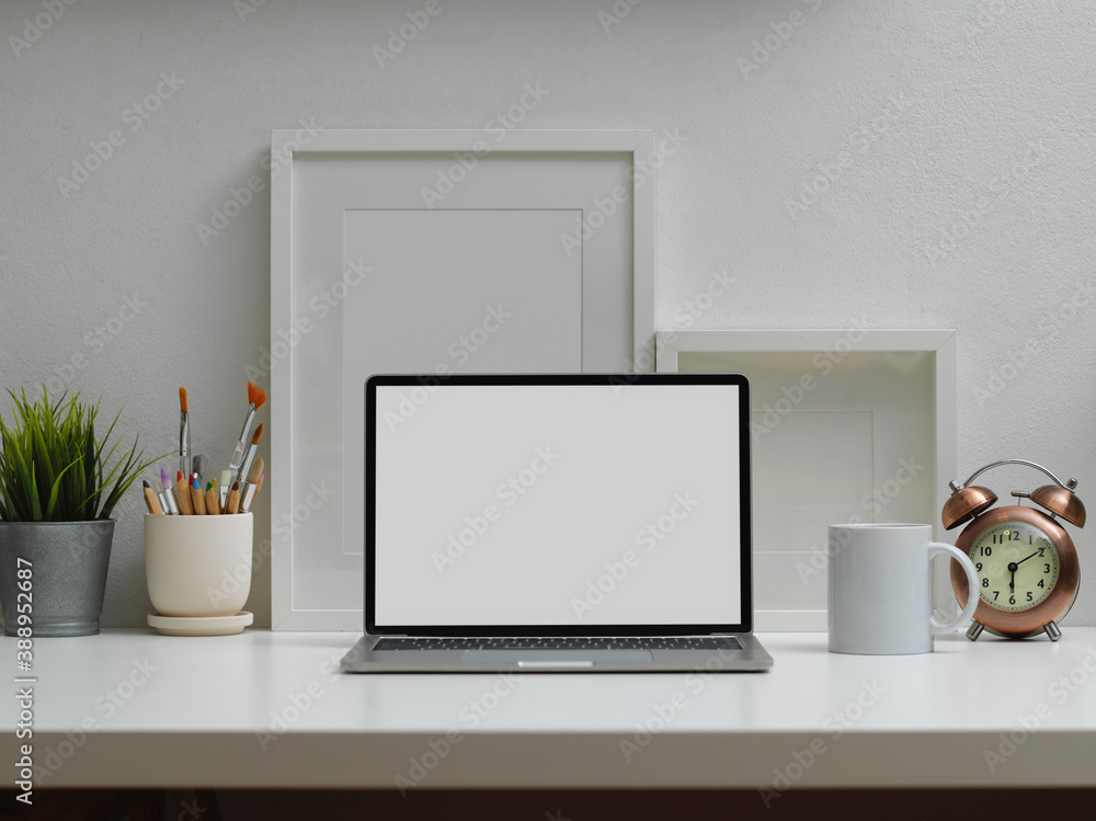 Obraz premium Home office interior design with laptop, paint brushes and decorations, clipping path