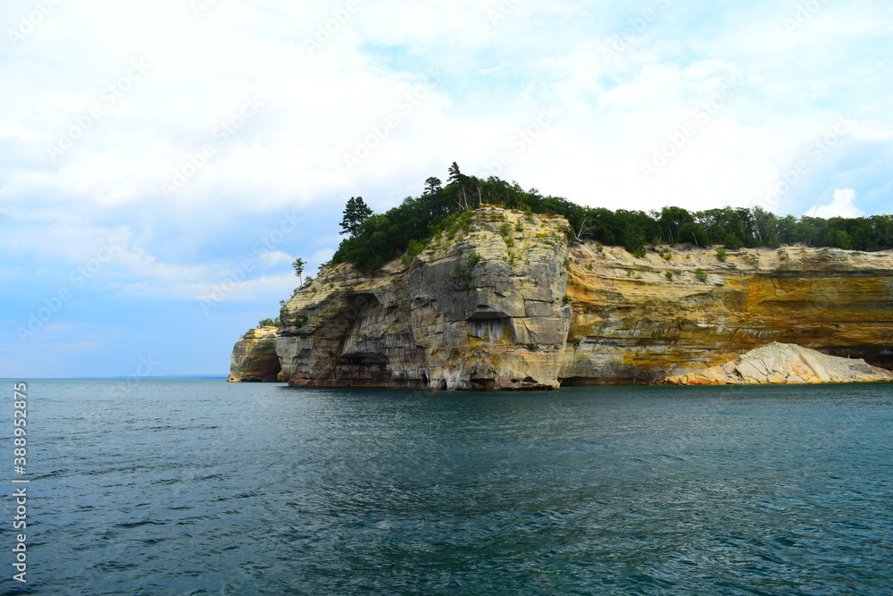 Fototapeta premium The serene beauty of upper peninsula in Michigan