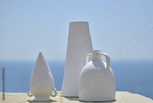 Tableau sur toile Traditional pottery from Sifnos shot on sea and sky background
