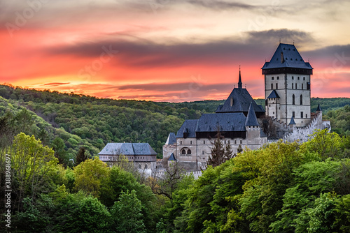 Obraz na płótnie An orange twilight after sunset above the famous castle Karlstejn in Czech republic. w salonie