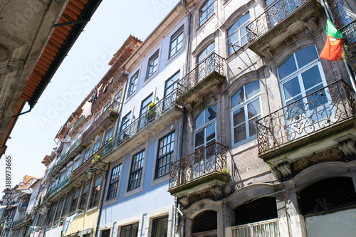facade of the building in Porto © Dimitri