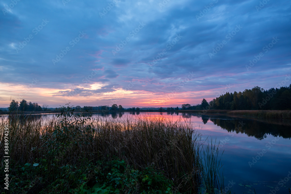 Cichy i spokojny poranek nad Stawami Dojlidzkimi, Podlasie, Polska Cichy i spokojny poranek nad Stawami Dojlidzkimi, Podlasie, Polska