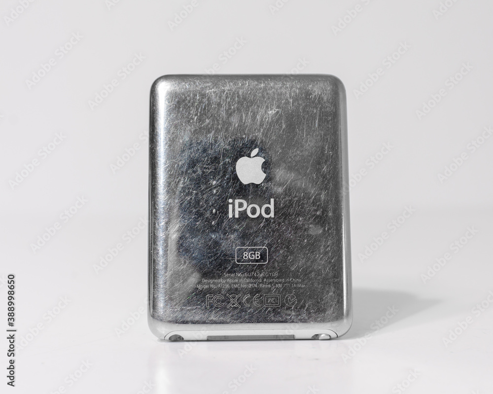 lonodn, engand, 05/04/2020 An official retro vintage Apple iPod nano, 3rd  Generation 8GB USB MP3 Player, apple technology from 2007 isolated on a  white background. Stock Photo | Adobe Stock