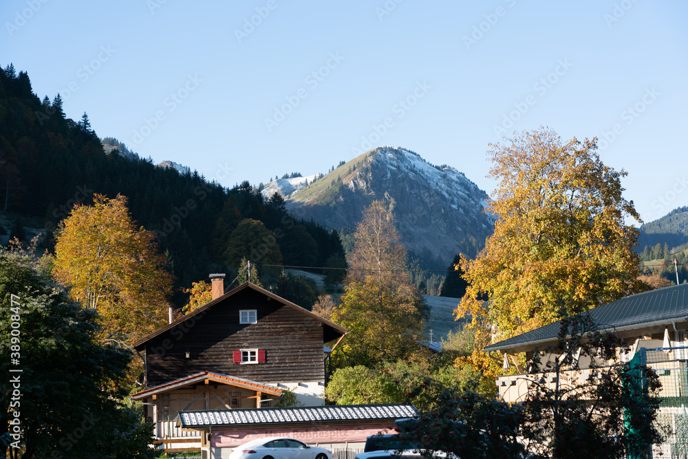 Fototapeta premium sonniger Herbst im Allgäu, Unterjoch