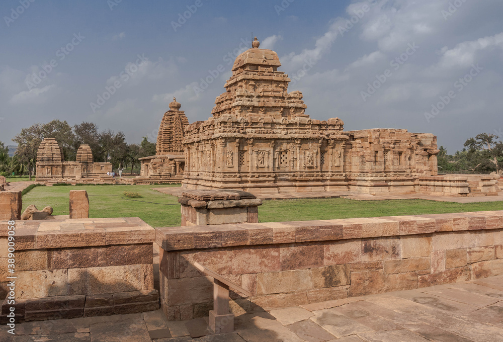 architectural complex in Pattadakal of the 8th century, the climax in the development of the Hindu style of Wesar in temple architecture architectural complex in Pattadakal of the 8th century, the climax in the development of the Hindu style of Wesar in temple architecture