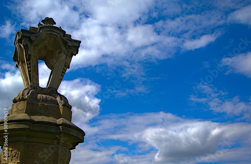 Obraz na płótnie Object stone statue with the sky in the background w salonie