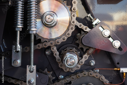 Chain transmission of combine units.