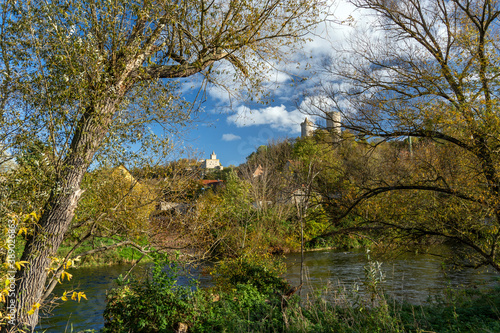 Herbstliche Stimmung mit Blick auf Saaleck