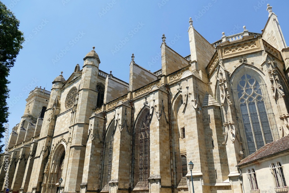 La façade sud de la cathédrale Sainte-Marie d’Auch
