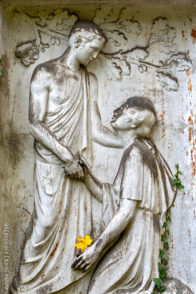 Grabstätte mit Abschiedsszene auf dem Alten Friedhof in Offenbach am Main