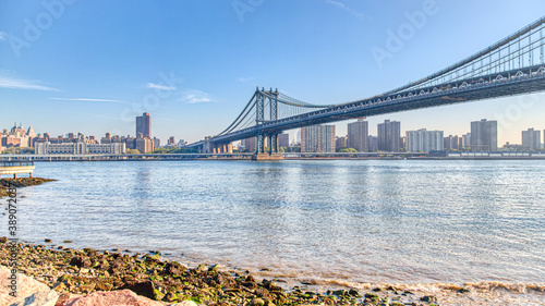 manhattan bridge and city skyline in new york city