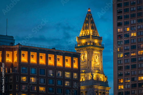 Billede på lærred Architectural lighting on a historic Boston tower