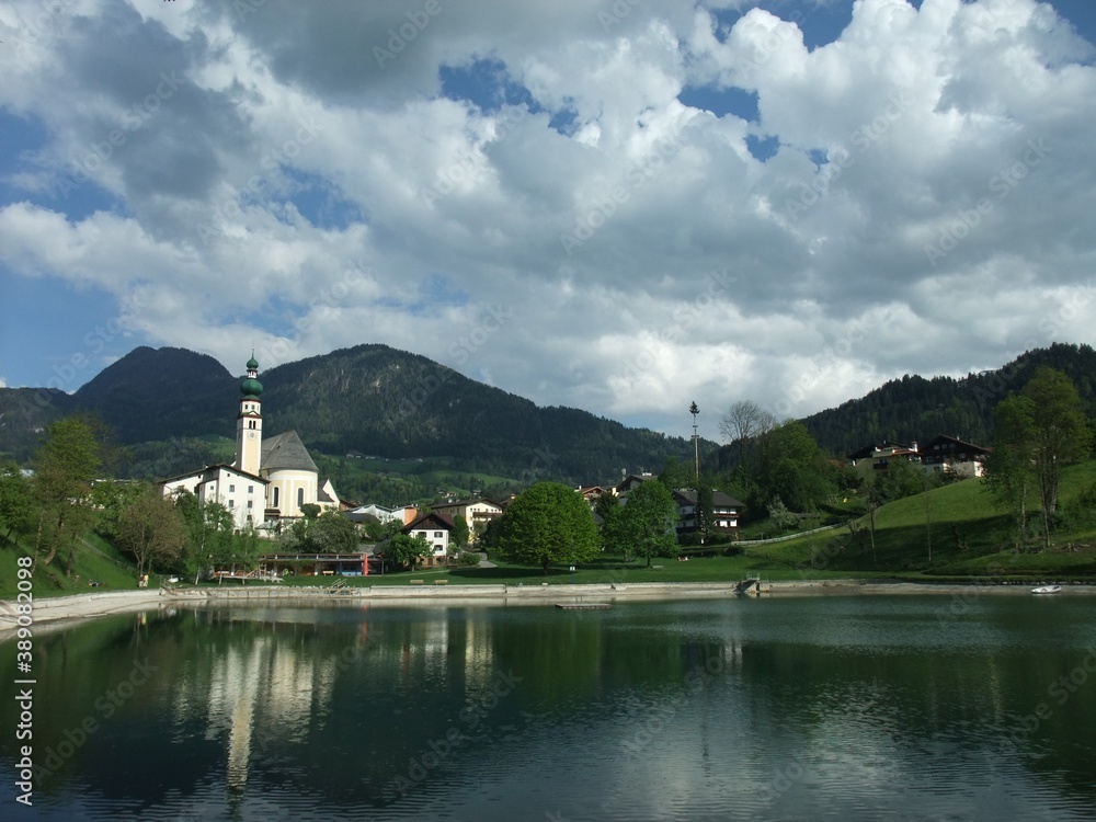 Kirche und See
