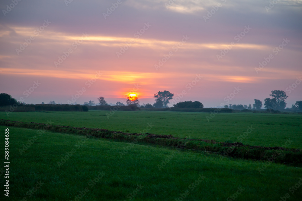 Fototapeta premium Sonnenaufgang in Blokzijl