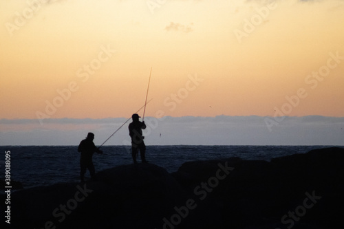 Pescadores en el Atardecer