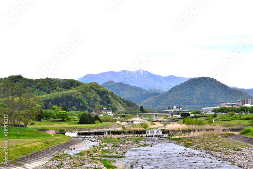 馬見ヶ崎川河川敷 瀧山と山形大橋
