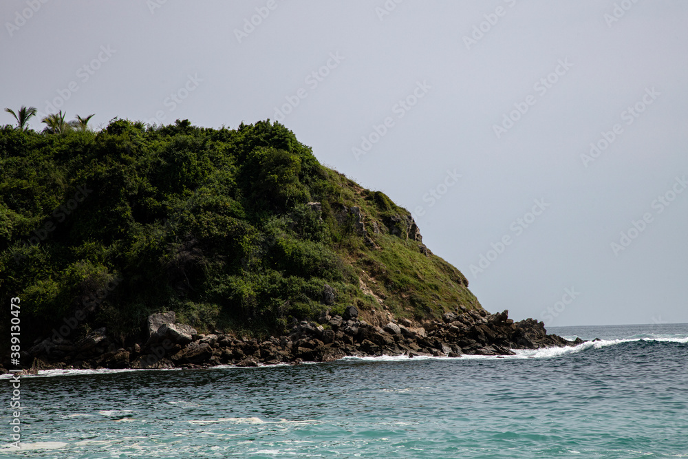 13 de octubre 2020. Puerto Escondido, Oaxaca, México. Vista de playa Coral durante la alerta sanitaria declarada por la secretaria de salud del Estado.