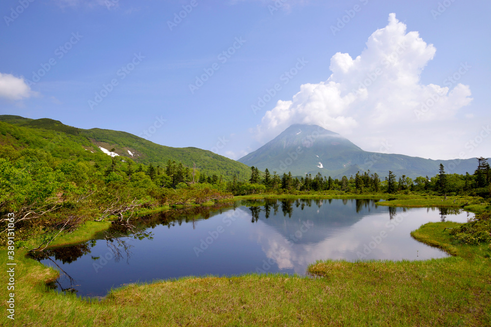 夏の羅臼湖（北海道・知床）
