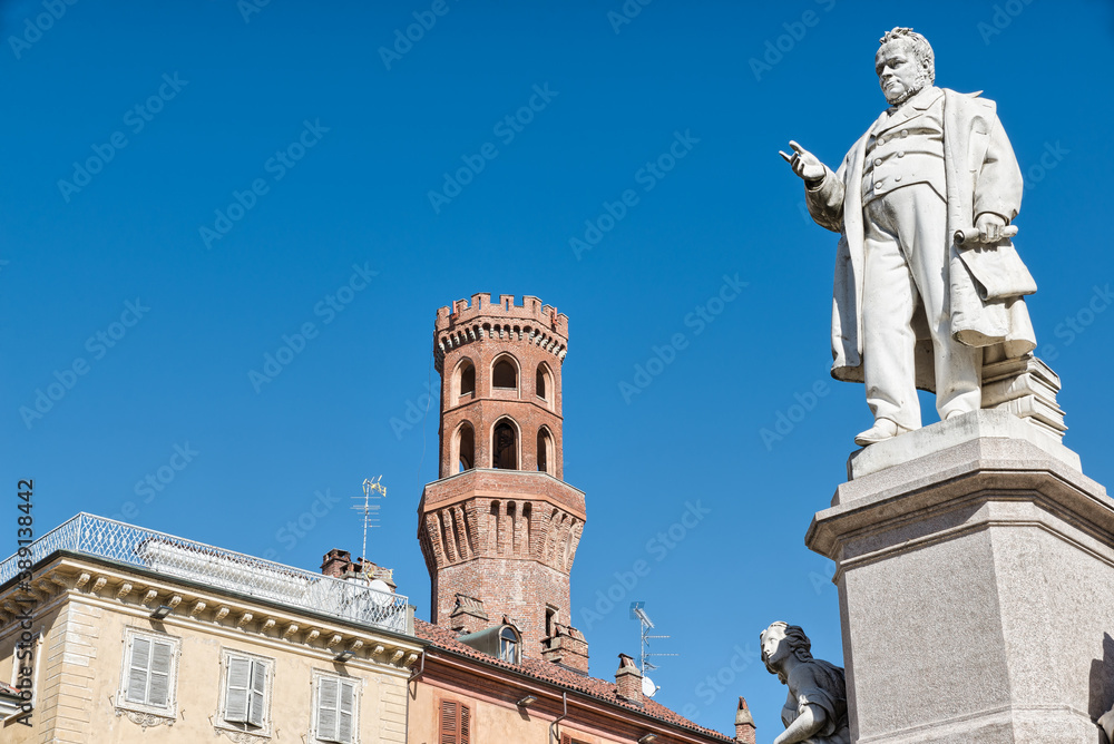 Obraz premium Historic center of Vercelli. Square Cavour with the monument to Cavour of 1864 and the Angel tower (14th-17th century), symbol of the city 