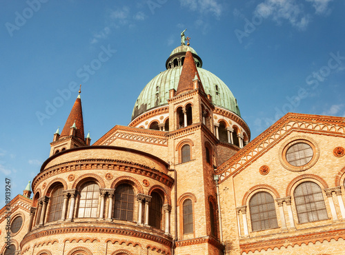 Saint Anthony of Padua church in Vienna, Austria © Vic