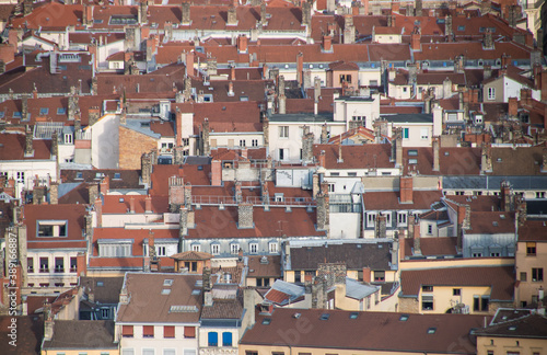 ensemble de toits de la ville de Lyon , la croix rousse © jef 77