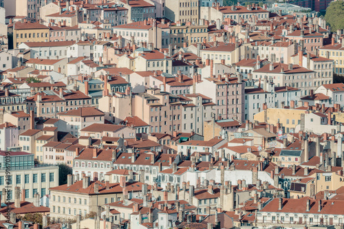 ensemble de toits de la ville de Lyon , la croix rousse