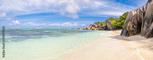 Valokuva Famous granite boulders in blue lagoon on amazing Anse Source D'Argent tropical beach,   Seychelles