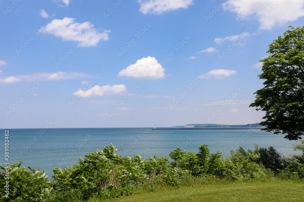 Obraz premium Sodus Bay on Lake Ontario on a bright summer day.