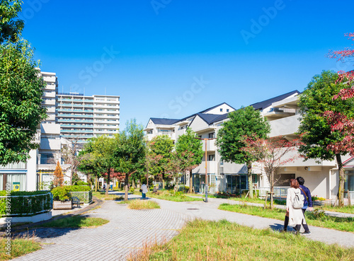 閑静な住宅街　秋晴れの休日