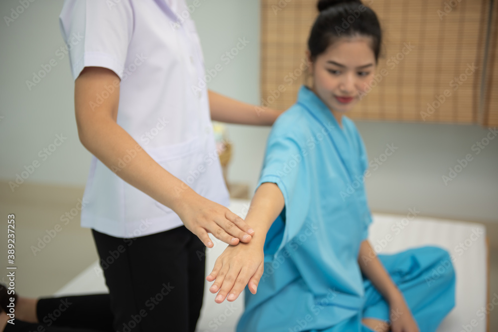 Fototapeta premium Asian beauties doing physical therapy and spa treatments from physiotherapists,select focus.