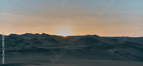 Sunset in the huacachina desert in Peru © Pierre vincent