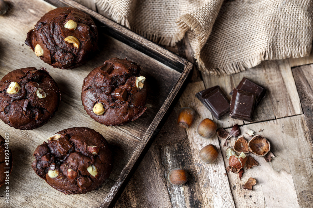 Muffins au chocolat et noisette , noix de pécan Muffins au chocolat et noisette , noix de pécan