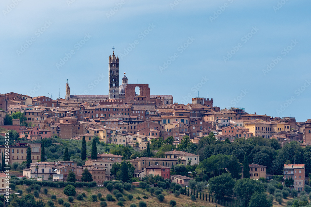 Blick auf die Altstadt von Siena in der Toskana in Italien 