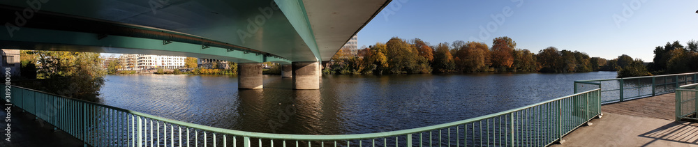 Unter der Schlossbrücke in Mülheim an der Ruhr - Panorama Unter der Schlossbrücke in Mülheim an der Ruhr - Panorama