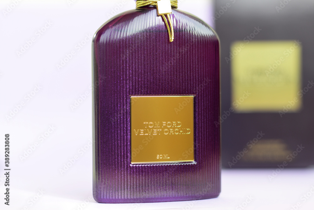 Tom Ford velvet orchid fragrance perfume bottle lies on light lilac  background. Tom Ford is American fashion designer launched his eponymous  luxury brand in 2006 foto de Stock | Adobe Stock